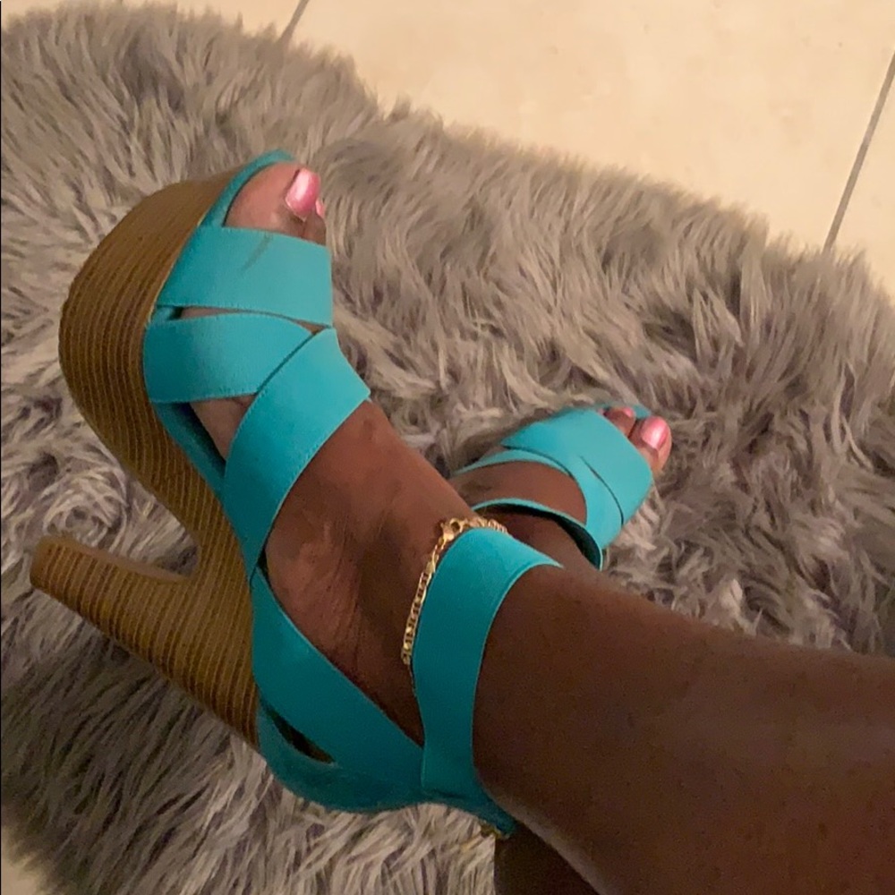 Beautiful Turquoise heels for sale